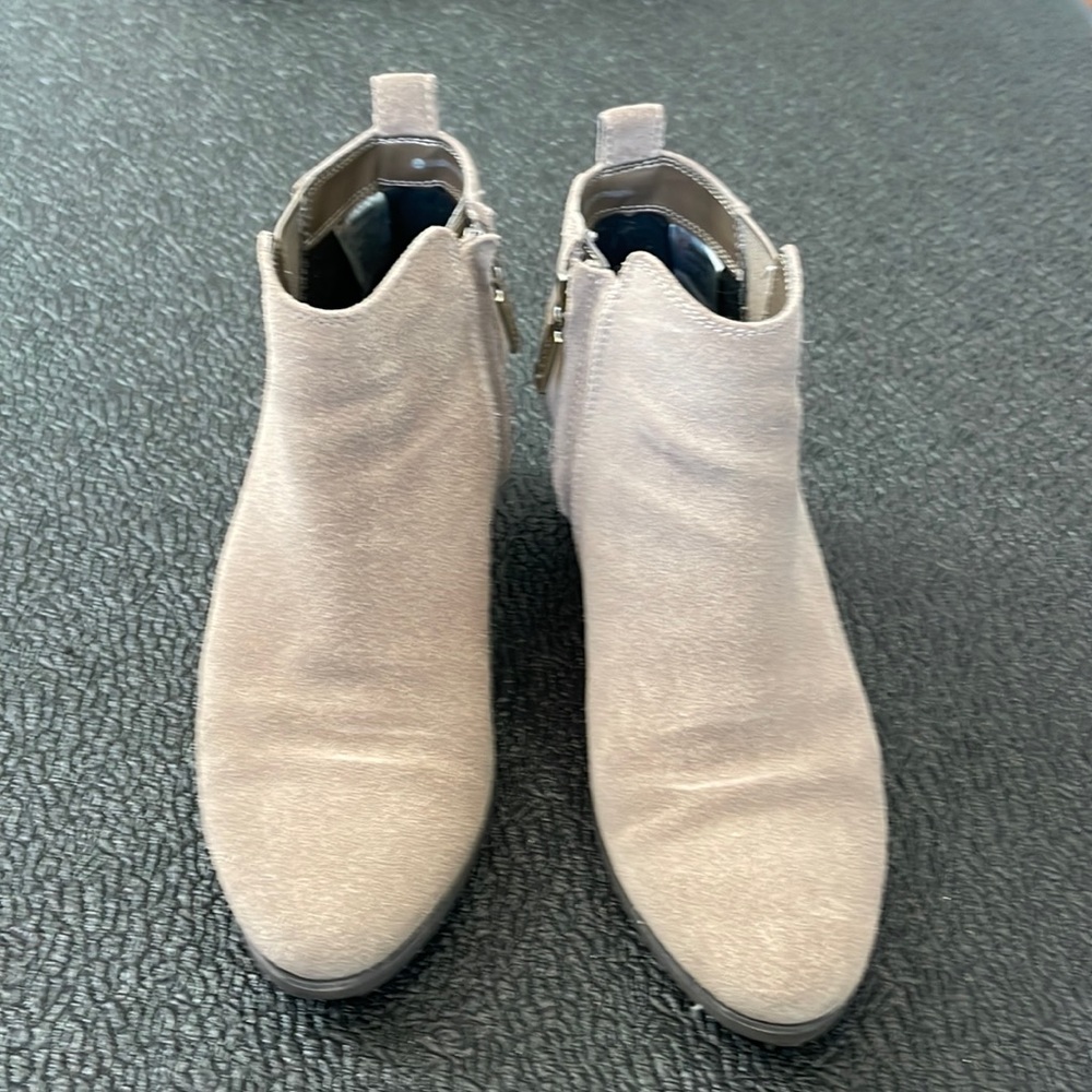 Blonde waterproof booties - suede tan women’s size 6